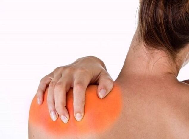 Pain under the left shoulder blade is a sign of one of the most serious diseases