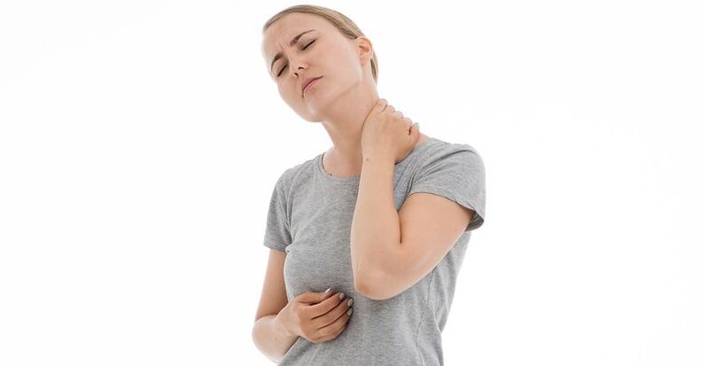The girl's neck has pain